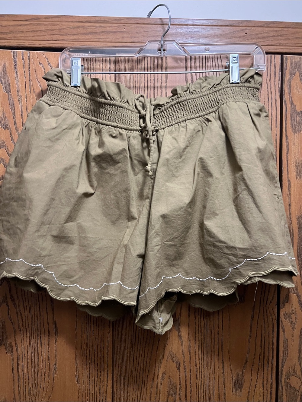 Dark Green Khaki Smocked Waist Scallop Hem Women's Shorts